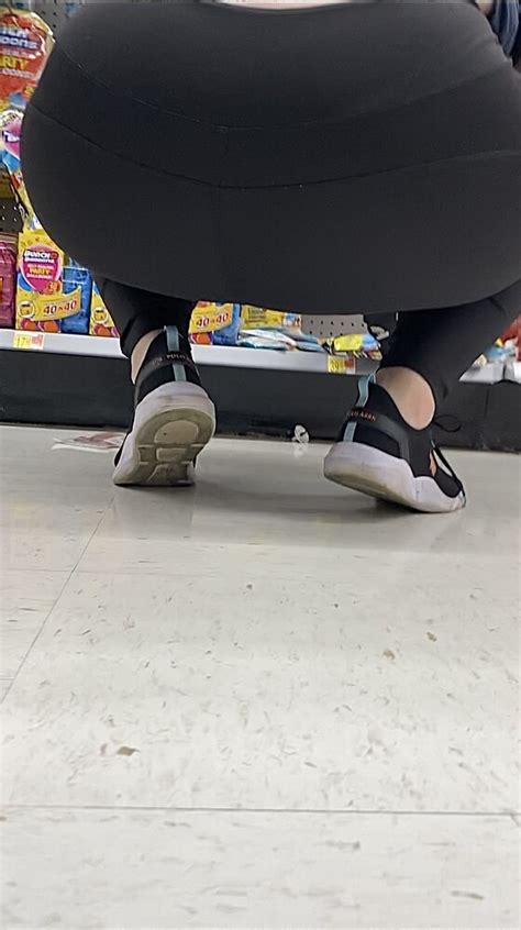 Amazing Big Booty Spaniard Milf In Tight Leggings Forum