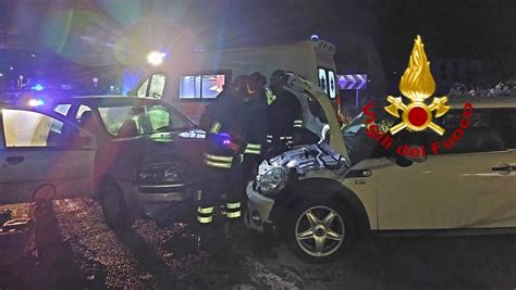 Violento Schianto Frontale Nella Notte Fra Tre Auto Cagliari Vistanet