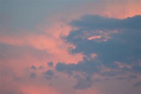 Amazing pink sky with clouds · Free Stock Photo