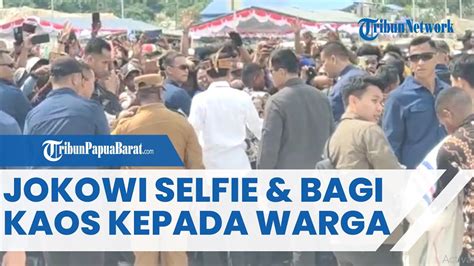 Warga Fakfak Berebutan Ketika Presiden Jokowi Ajak Selfie Dan Bagi