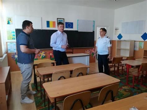 Prefectul Șlincu cu o sumedenie de sefi controale la scolile din