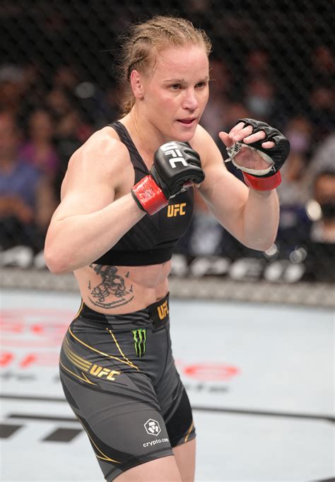 Monster Energy S Valentina Shevchenko Defends Taila Santos To Defend