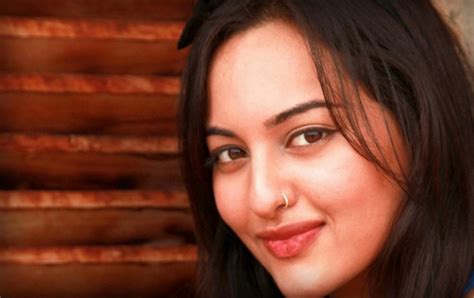 Sonakshi Sinha Close Up Wallpapers