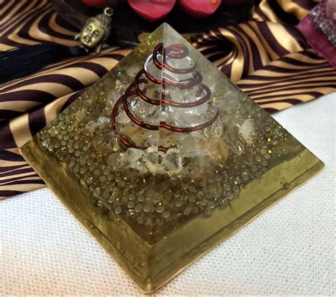 Orgonite De Citrino Cristal Piramide Queops X Cm