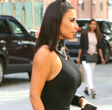 Kim Kardashian Se Balade Sans Soutien Gorge New York Olympine