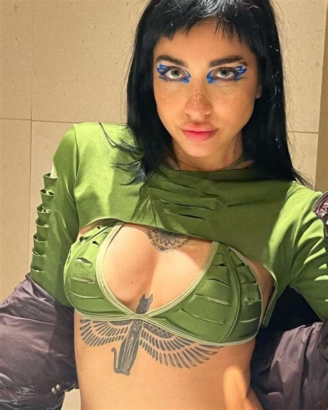 Brutales Las fotos de María Becerra en micro bikini desde el Caribe