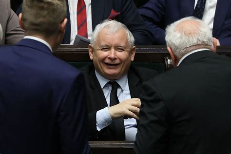 Niemiecki dziennik o sporze UE z Polską Kaczyński trzymał się za