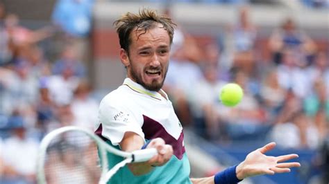 Daniil Medvedev Overcomes Brutal Conditions To Advance To Australian