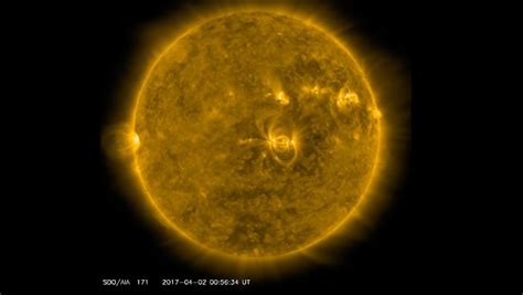 NASA spacecraft captures trio of solar flares