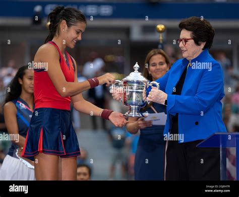 Emma raducanu us open trophy hi-res stock photography and images - Alamy