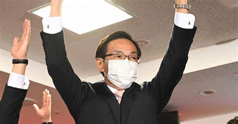 京都府知事選で現職の西脇隆俊氏が当選確実 写真特集57 毎日新聞