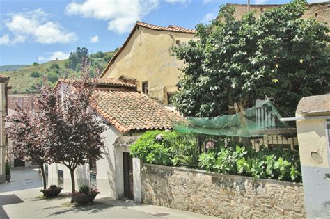 Foto Centro Hist Rico Cangas Del Narcea Asturias Espa A