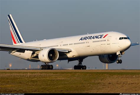 F Gzng Air France Boeing Er Photo By Pascal Maillot Id