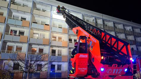 Wieder Kellerbrand In Plauen Personen Mit Drehleiter Gerettet