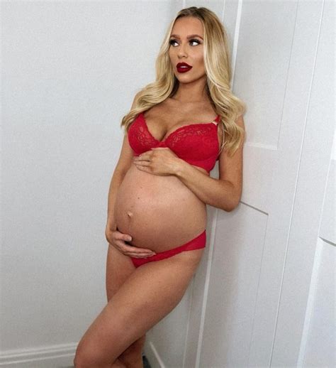 Pregnant Model Megan Christie Showed Sexy Pics In A Bikini And Lingerie