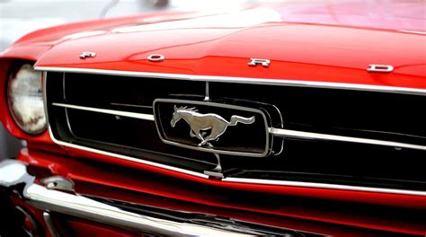 Red Ford Mustang · Free Stock Photo