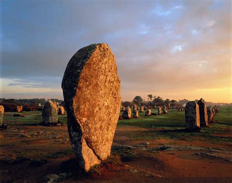 Monumentos megalíticos menhir dolmen y cromlech