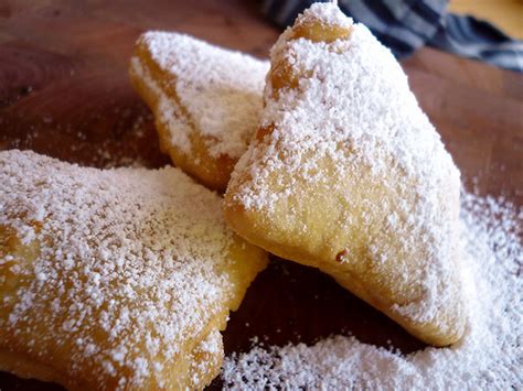 One Sewing Mommie: Louisiana Beignet Recipe - cheaters version