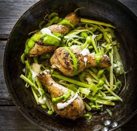 Gebraden Kippenbout Met Gebakken Prei Groene Kruidenroom En Plattekaas