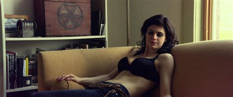 Naked Alexandra Daddario In Texas Chainsaw 3D