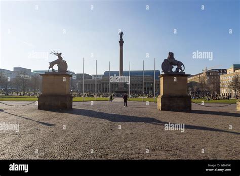 Schlossplatz la plaza más grande de la ciudad Stuttgart es la capital