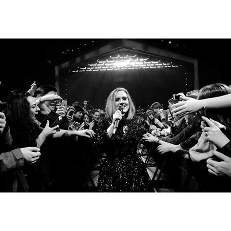 Em Show De Adele Rapaz Pede Namorado Em Casamento