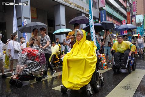 【採訪】820 還路於民大遊行 下了車你也是行人 任何族群都不該置身事外 Mobile01