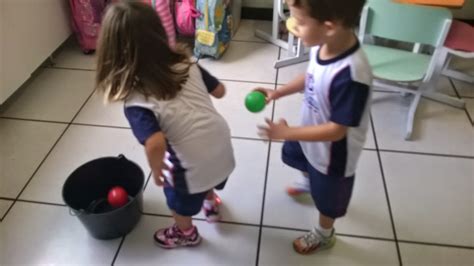 Turminha Pequeninos De Jesus Que Legal Jogamos O Jogo Bolas Ao