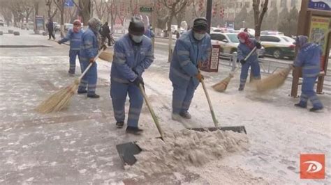 敦煌市迎来兔年首场降雪 环卫交警除雪执勤保畅通澎湃号·政务澎湃新闻 The Paper