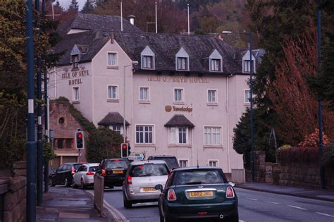 Isle of Skye hotel from Queens Bridge in... © Roger Davies cc-by-sa/2.0 ...