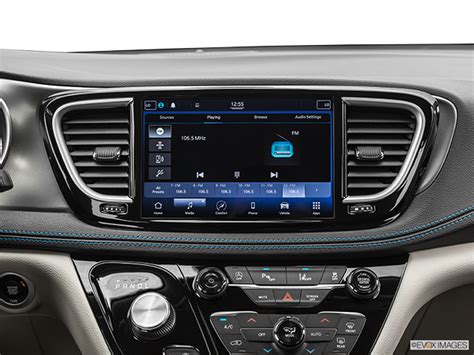 2023 Chrysler Pacifica Touring Price Review Photos Canada Driving