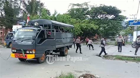 Polisi Pukul Mundur Massa Aksi Hari Ham Se Dunia Di Jayapura Tribun