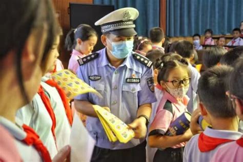 开学季！西安市灞桥交警进校园送上“开学第一课”陕西站中华网