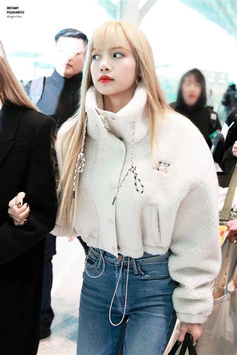 Blackpinkofficial Photo Blackpink Lisa Fashion Airport Fashion Kpop