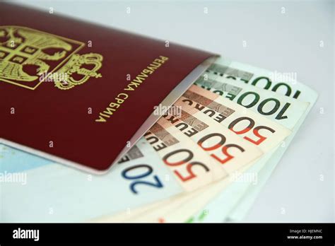 Los Documentos De Viaje Y Dinero Pasaporte Y Billetes De Euro