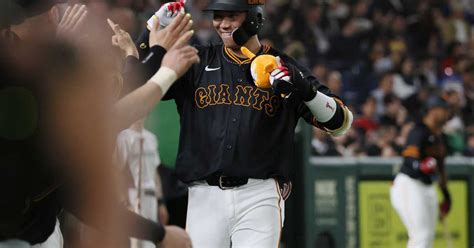 巨人・坂本勇人、左翼席中段へ豪快2号ソロ 開幕から12試合連続出塁 サンスポ