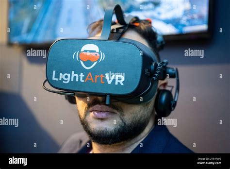 Londra Regno Unito 8 Novembre 2023 Un Visitatore Con Un Visore VR Su