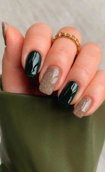 50 Gorgeous Fall Nails That Re Perfect For Thanksgiving Glitter And Dark Green Glossy Nails