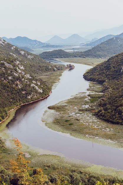 Parque Nacional Lago Skadar En Montenegro Vistas De Mauntains Foto