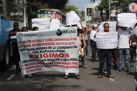 La Jornada Bloquean accesos al Instituto para la Educación de Adultos