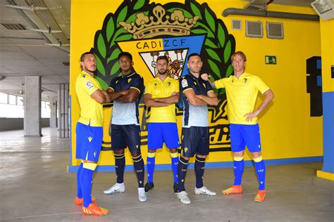 Presentadas Las Equipaciones Para La Temporada C Diz Club