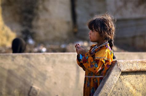 Los Niños Pobres De Asia Y El Pacífico A Los Que El Hambre Y La Covid