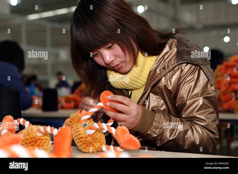 China toy factory workers hi-res stock photography and images - Alamy