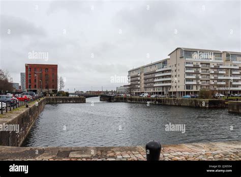 Edificios Del Muelle Wapping De Liverpool Fotografías E Imágenes De