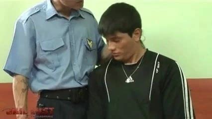 Sex Frenziierter Polizist Dehnt Kerle Den Von Verurteilten XHamster