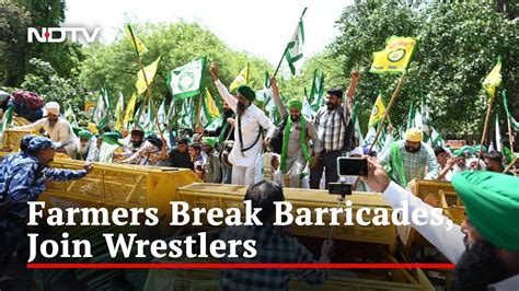 Video Farmers Break Through Barricades To Join Wrestlers Delhi