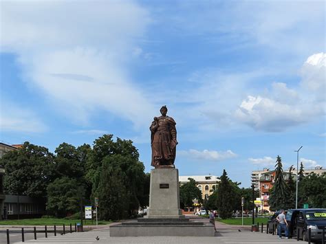 Памятник Богдану Хмельницкому в Хмельницком на Привокзальной площади ...