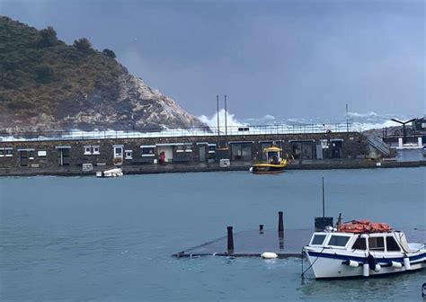 La Mareggiata Colpisce La Costa Spezzina Con Onde Sino A Metri