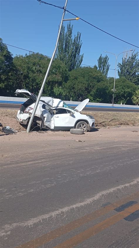 Dos mujeres heridas tras chocar con un poste en Maipú MendoVoz