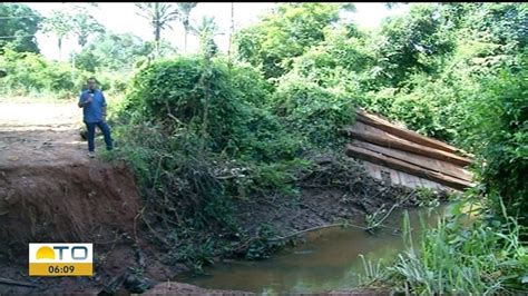 Córrego derruba ponte de povoados e famílias precisam passar por